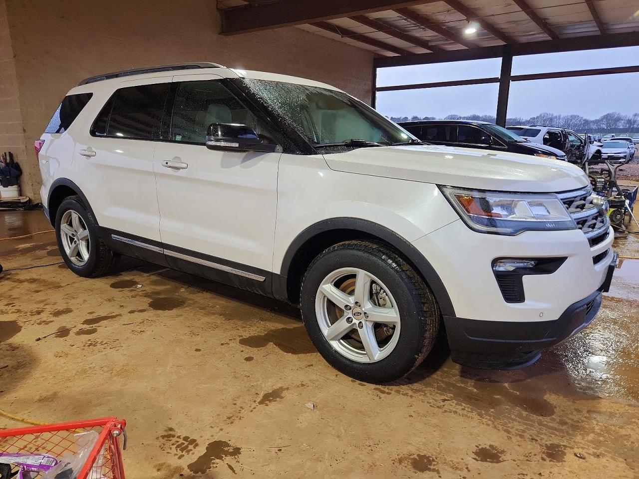 2018 FORD EXPLORER XLT photo 4