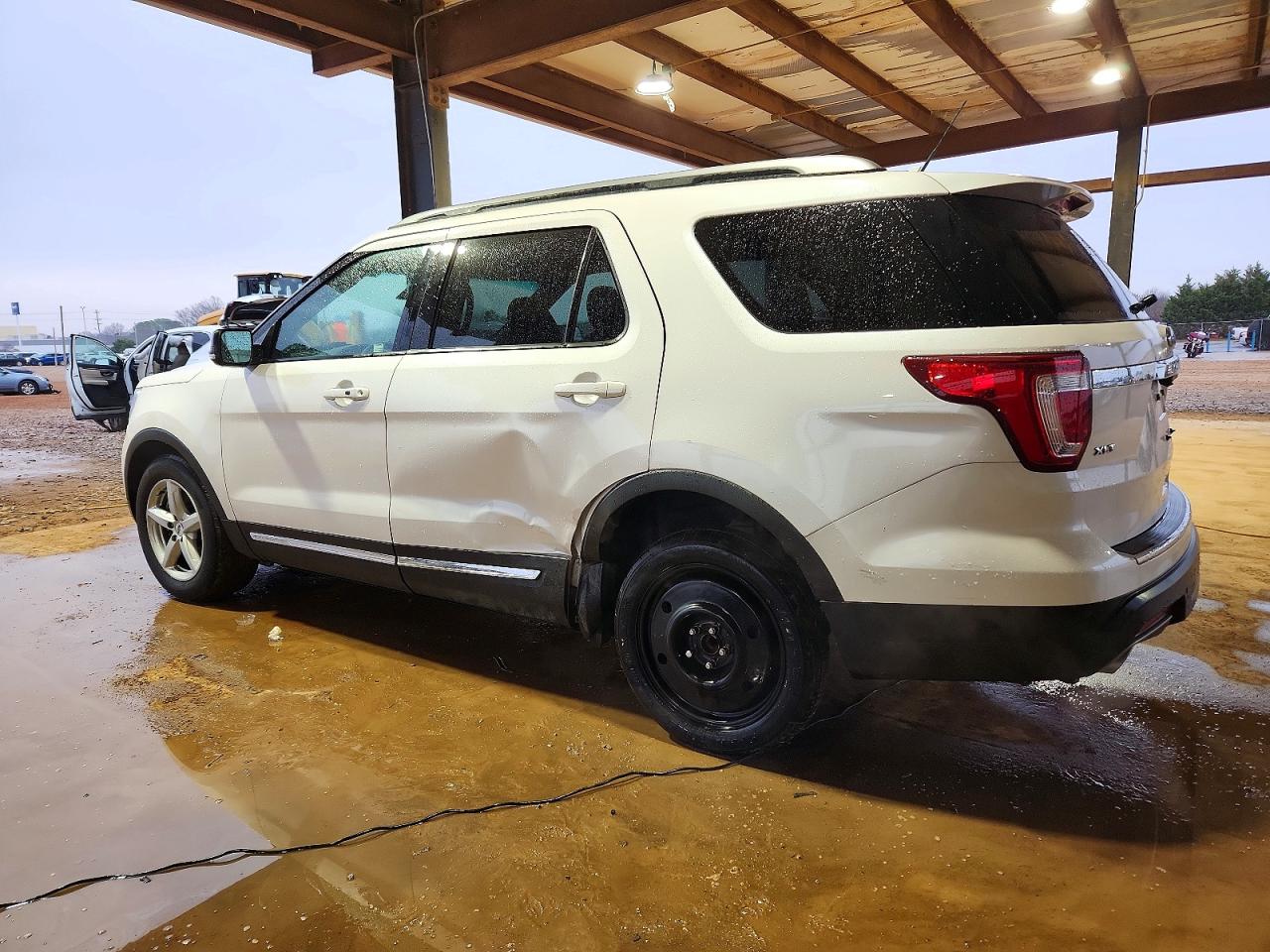 2018 FORD EXPLORER XLT photo 2