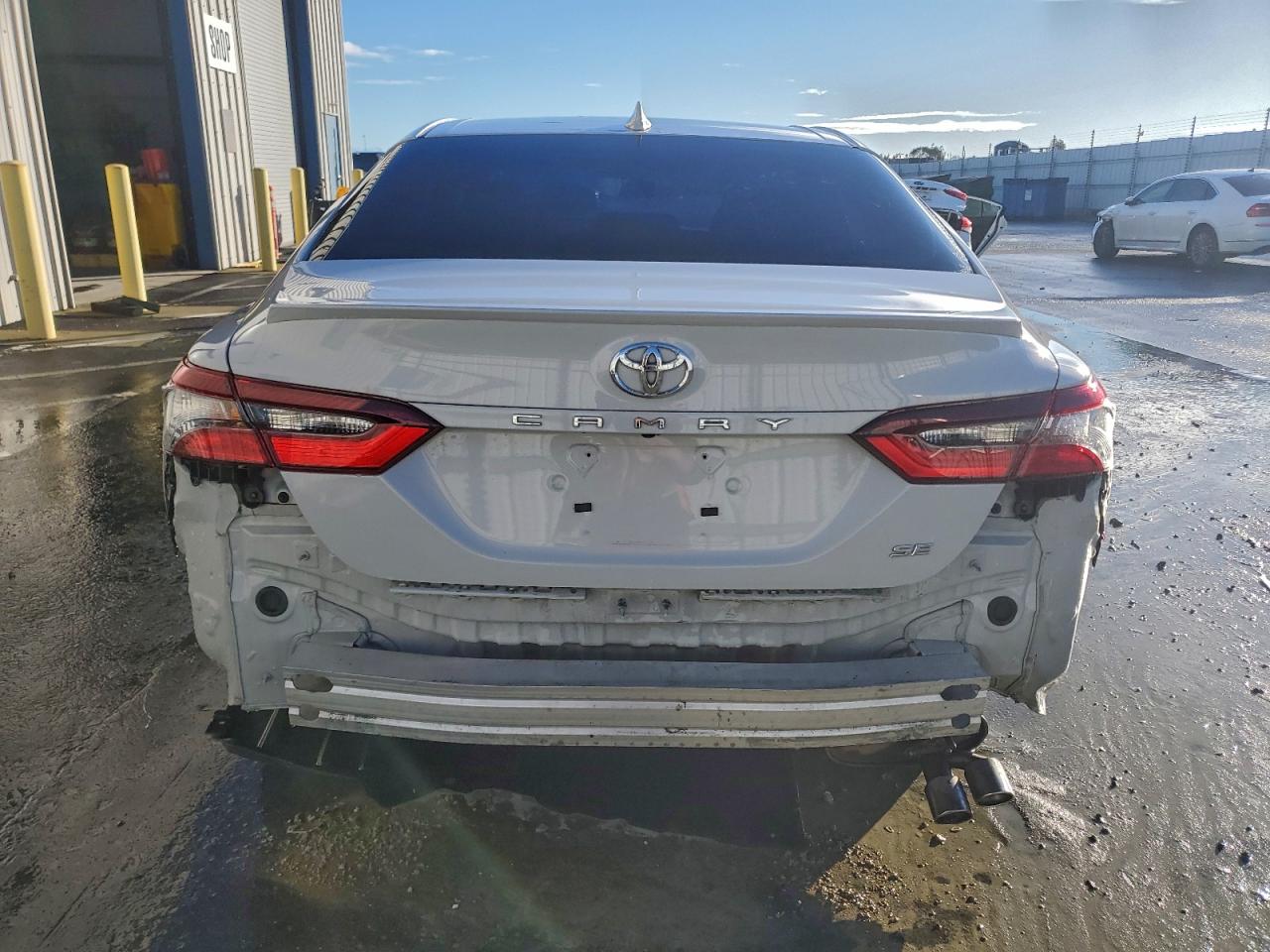 2022 TOYOTA CAMRY SE photo 6