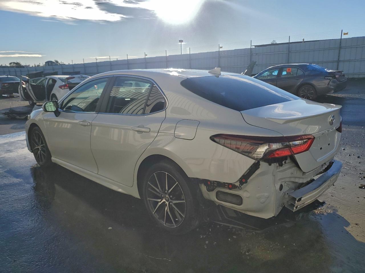 2022 TOYOTA CAMRY SE photo 2