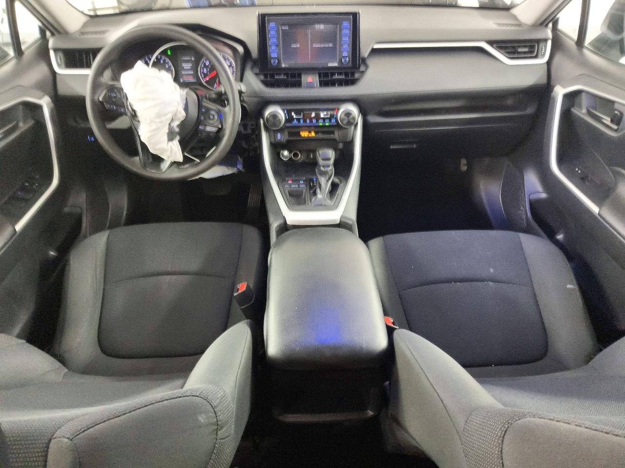 2021 TOYOTA RAV4 LE photo 8