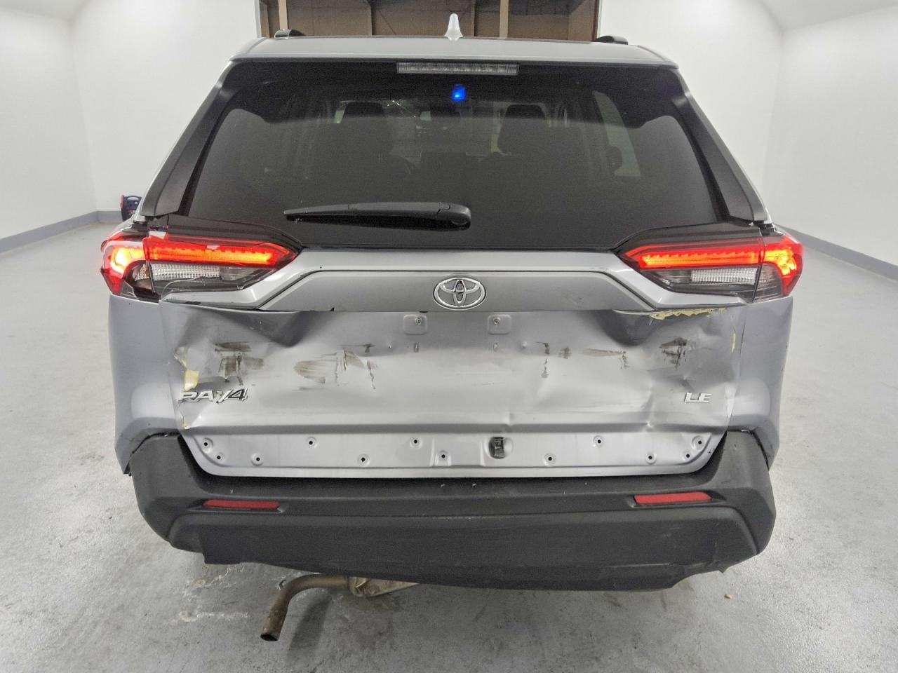 2021 TOYOTA RAV4 LE photo 6