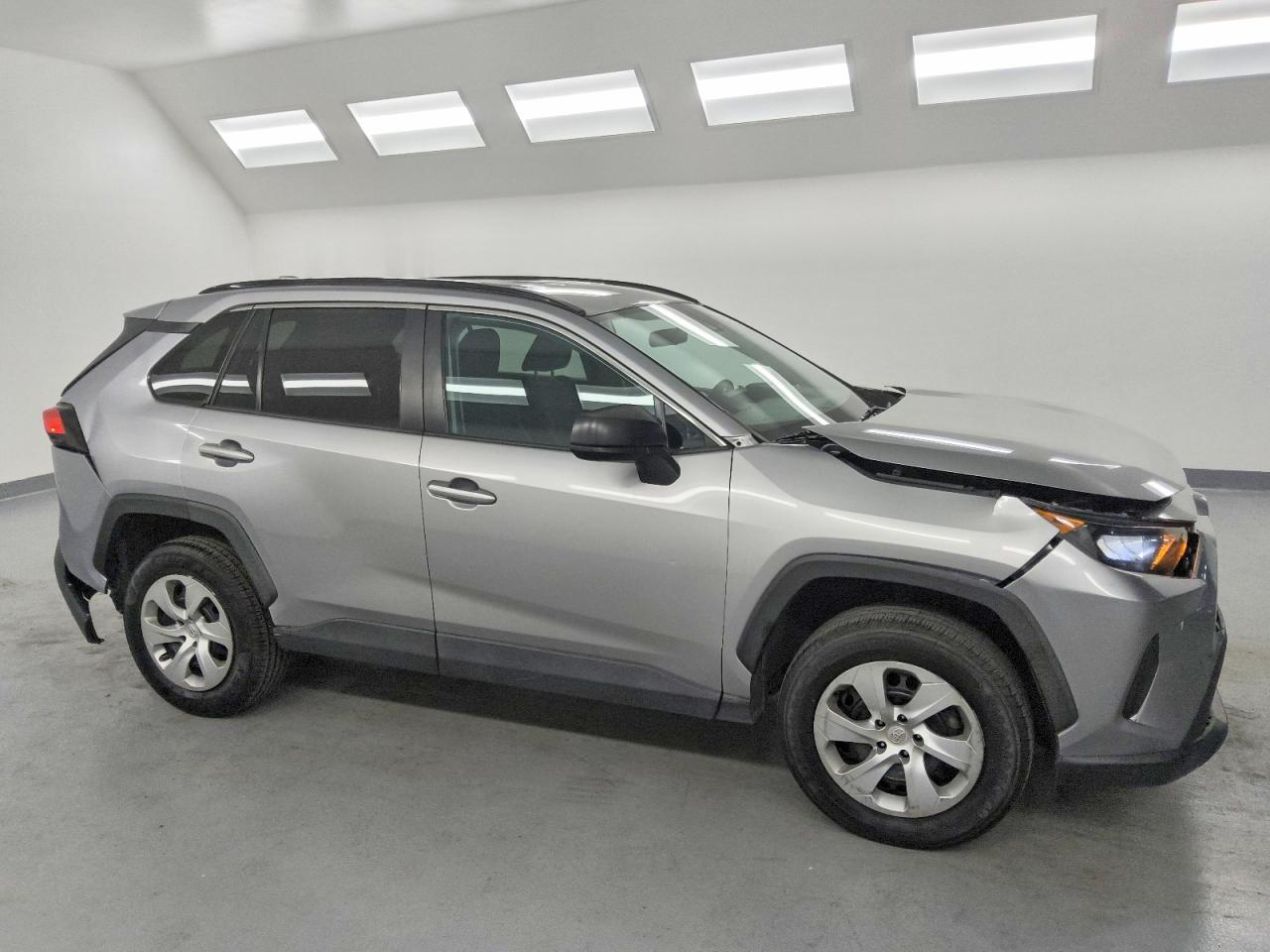 2021 TOYOTA RAV4 LE photo 4
