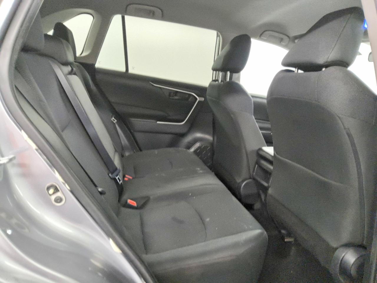 2021 TOYOTA RAV4 LE photo 11