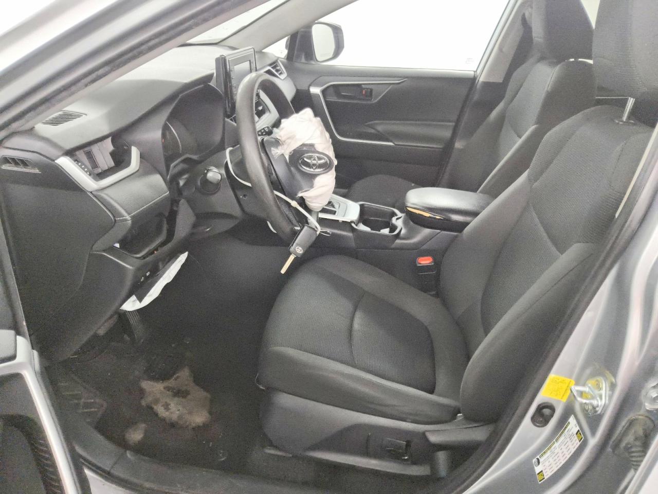 2021 TOYOTA RAV4 LE photo 7