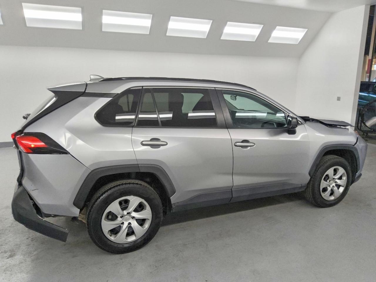 2021 TOYOTA RAV4 LE photo 3