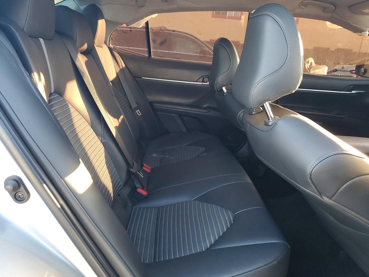 2019 TOYOTA CAMRY L photo 10