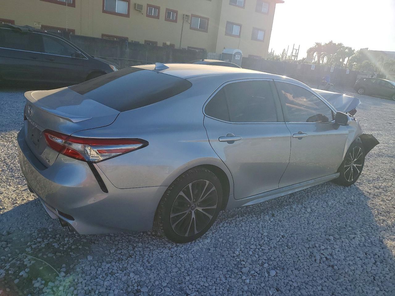 2019 TOYOTA CAMRY L photo 3