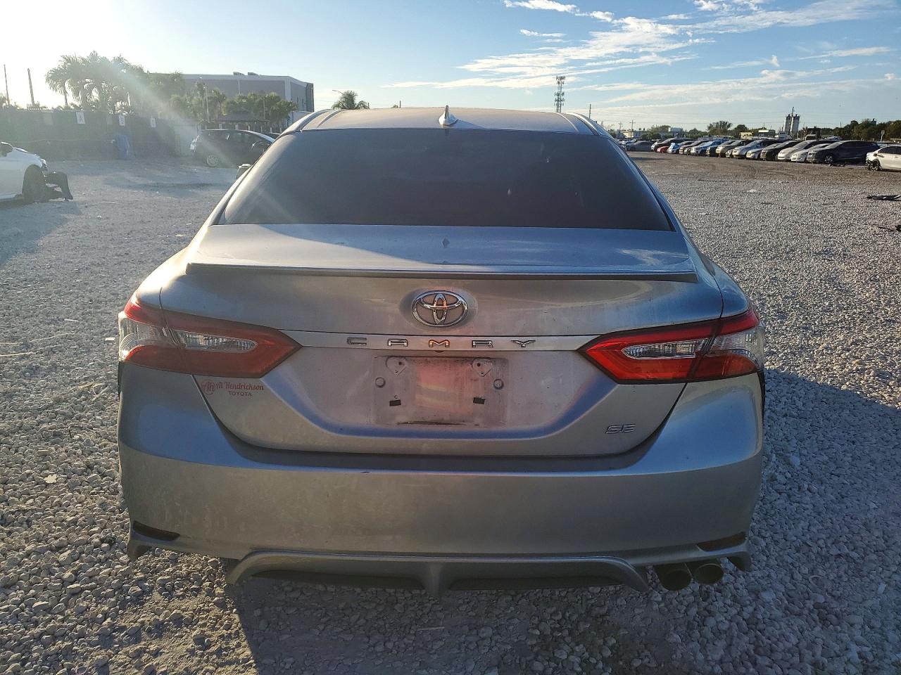 2019 TOYOTA CAMRY L photo 6