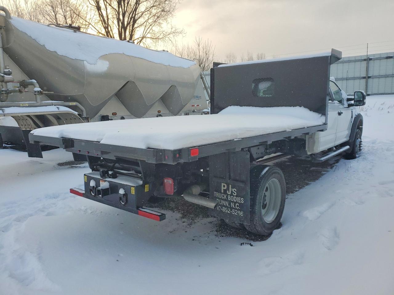 2022 FORD F550 SUPER DUTY FLATBED TRUCK photo 3