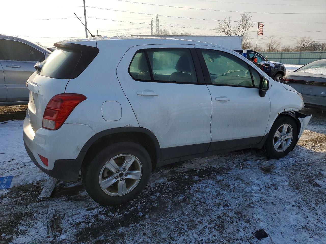 2018 CHEVROLET TRAX LS photo 3