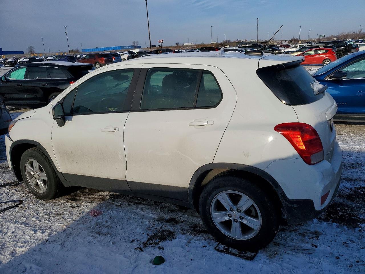 2018 CHEVROLET TRAX LS photo 2