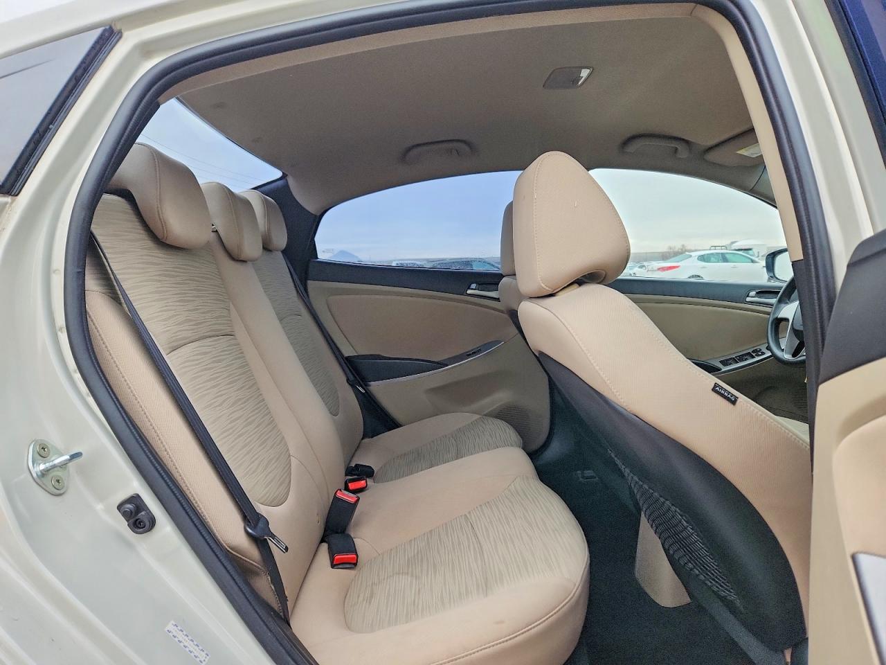 2016 HYUNDAI ACCENT SE photo 10