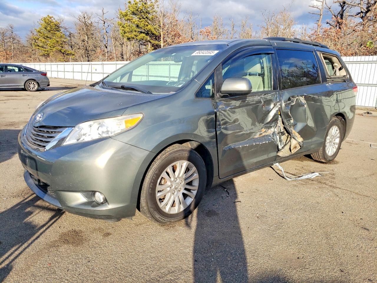 2014 TOYOTA SIENNA
