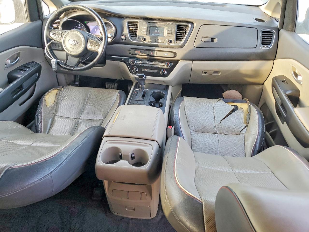 2016 KIA SEDONA LX photo 8