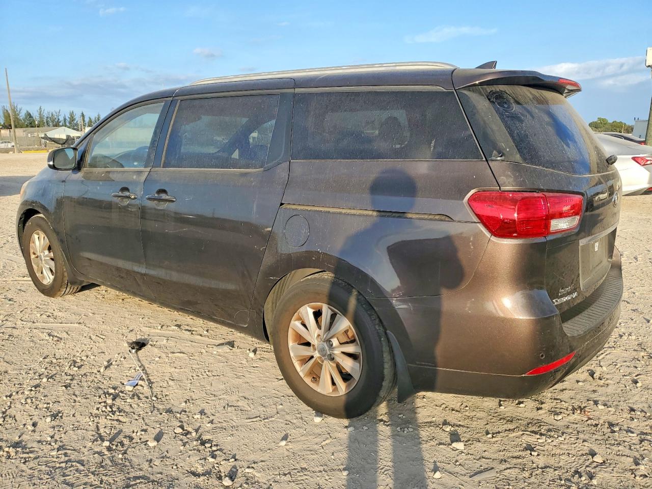2016 KIA SEDONA LX photo 2