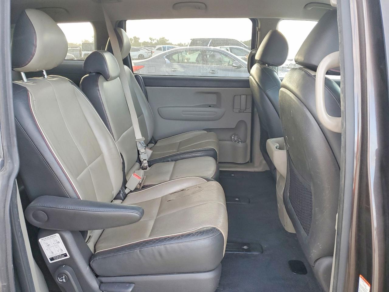 2016 KIA SEDONA LX photo 11