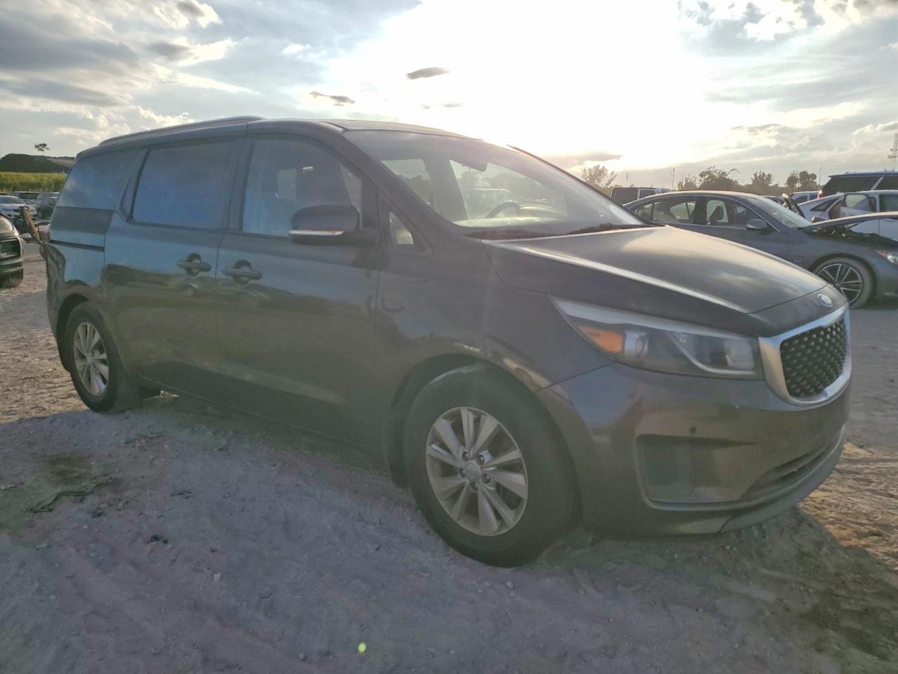 2016 KIA SEDONA LX photo 4