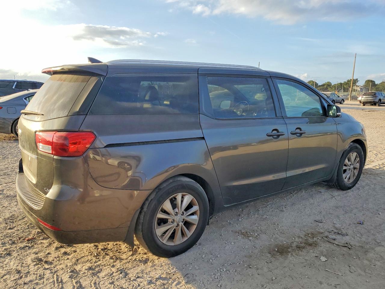 2016 KIA SEDONA LX photo 3