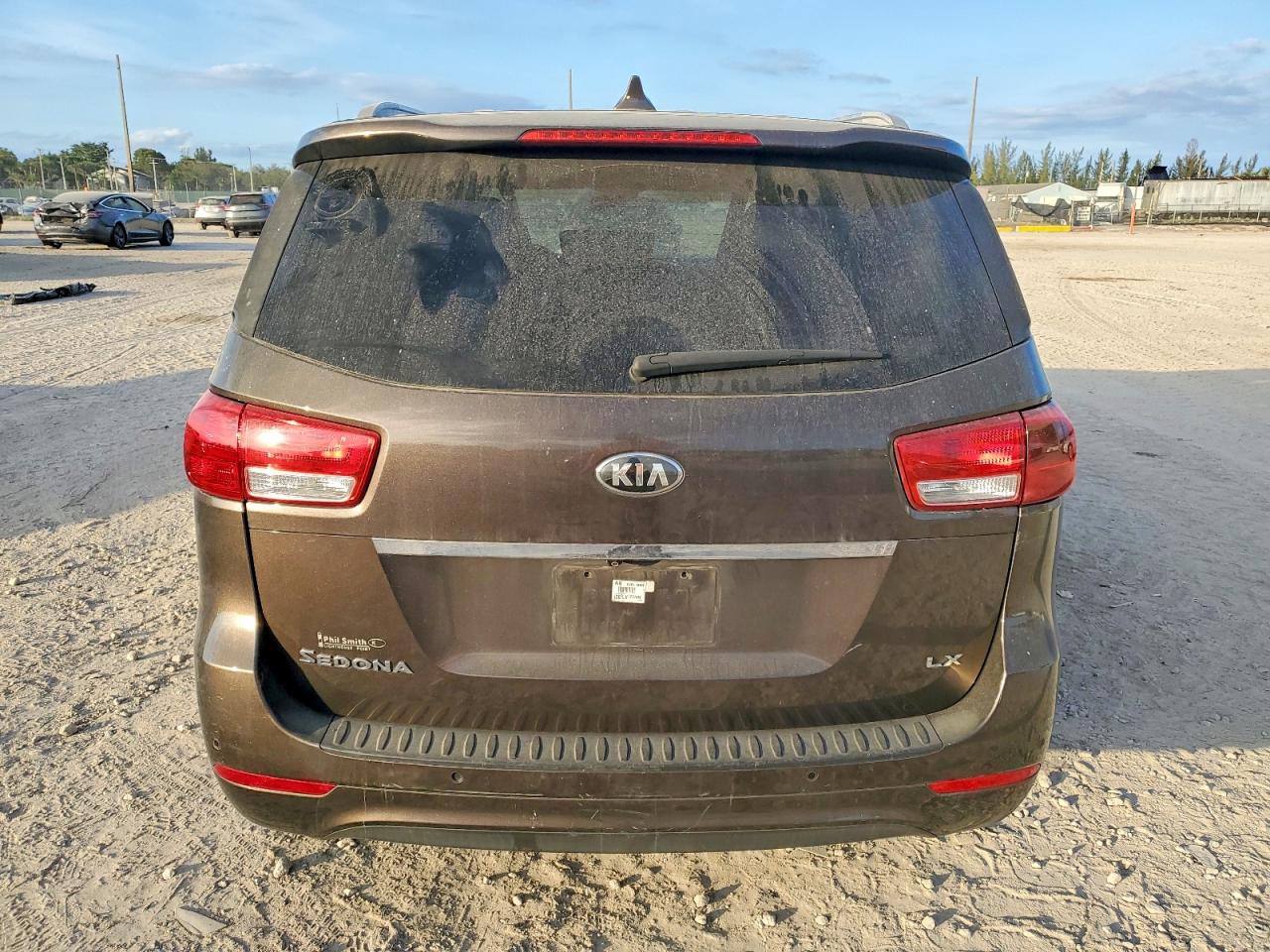 2016 KIA SEDONA LX photo 6