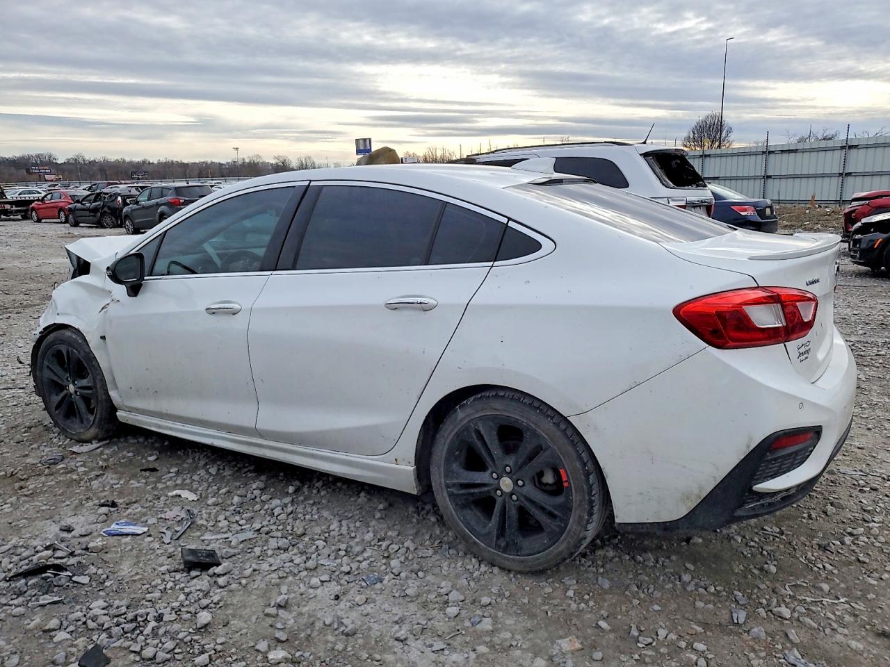 2017 CHEVROLET CRUZE PREMIER photo 2