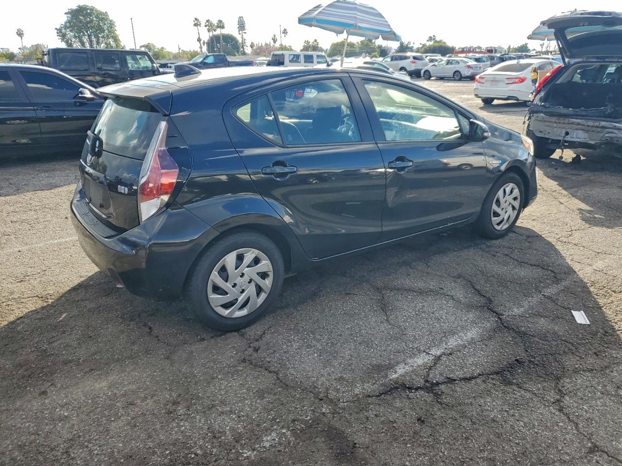 2015 TOYOTA PRIUS C photo 3