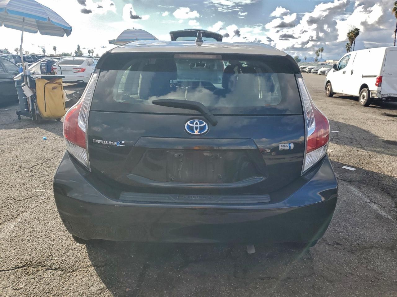 2015 TOYOTA PRIUS C photo 6