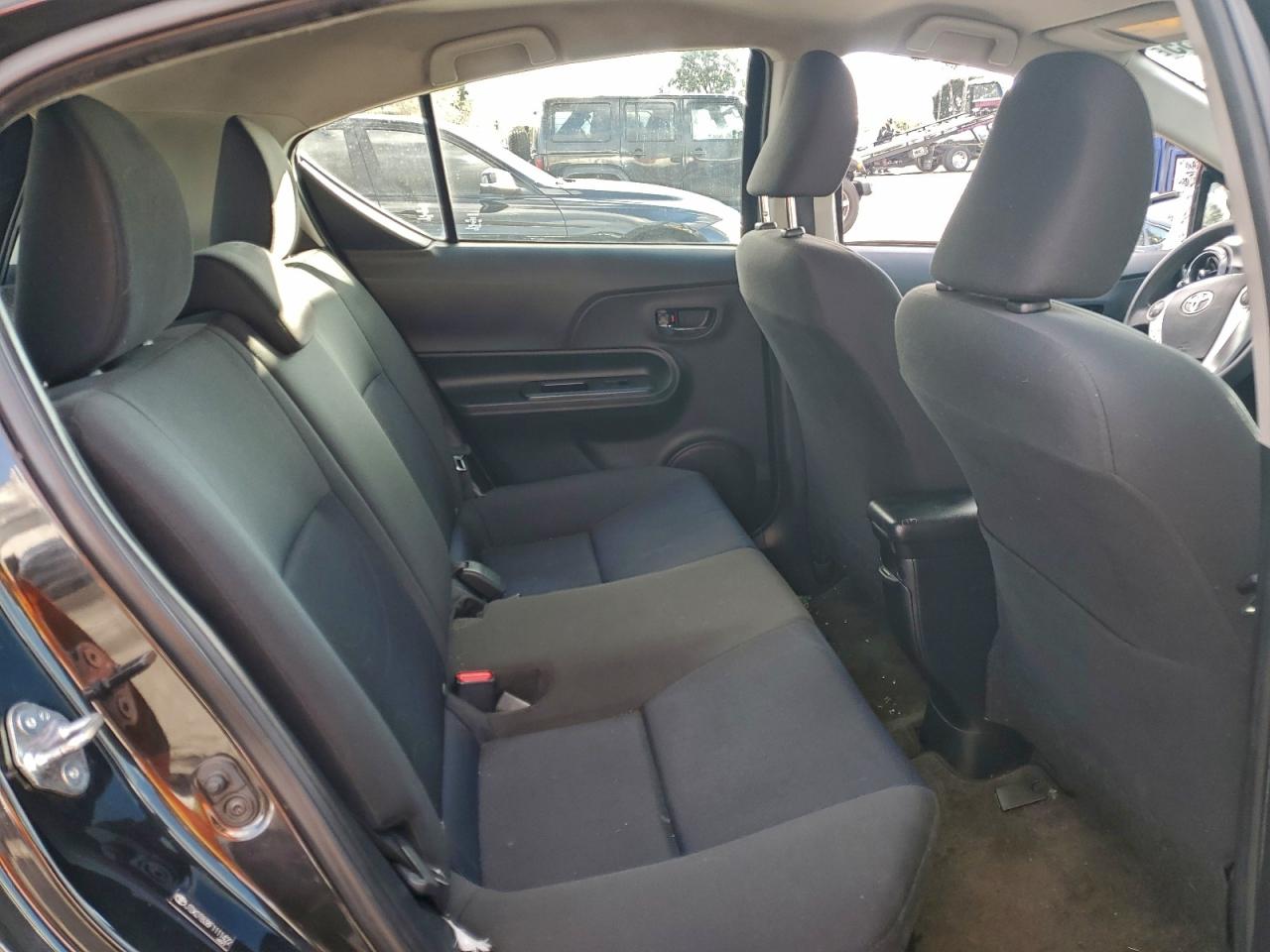 2015 TOYOTA PRIUS C photo 10