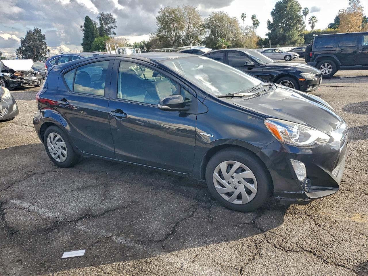 2015 TOYOTA PRIUS C photo 4
