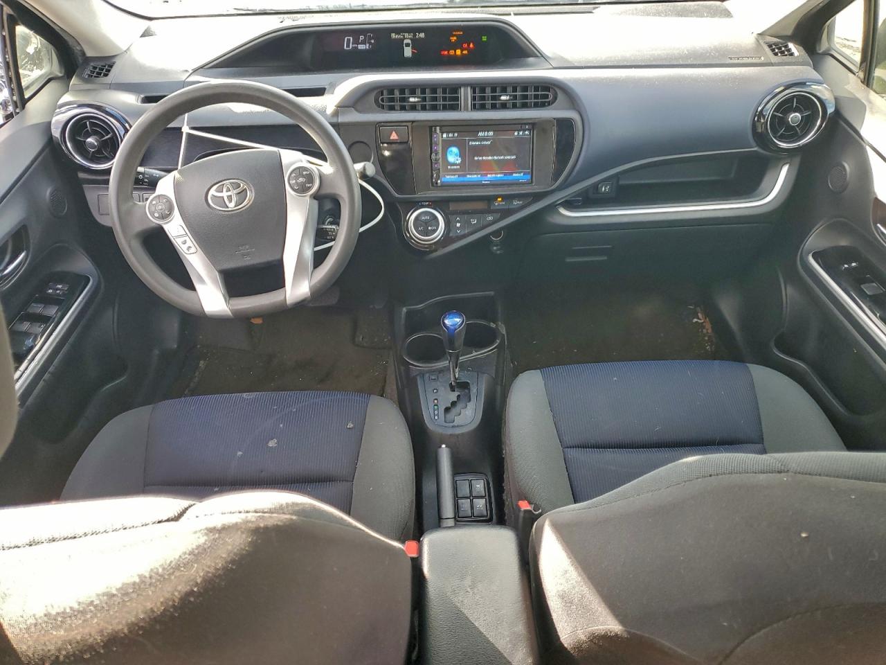 2015 TOYOTA PRIUS C photo 8