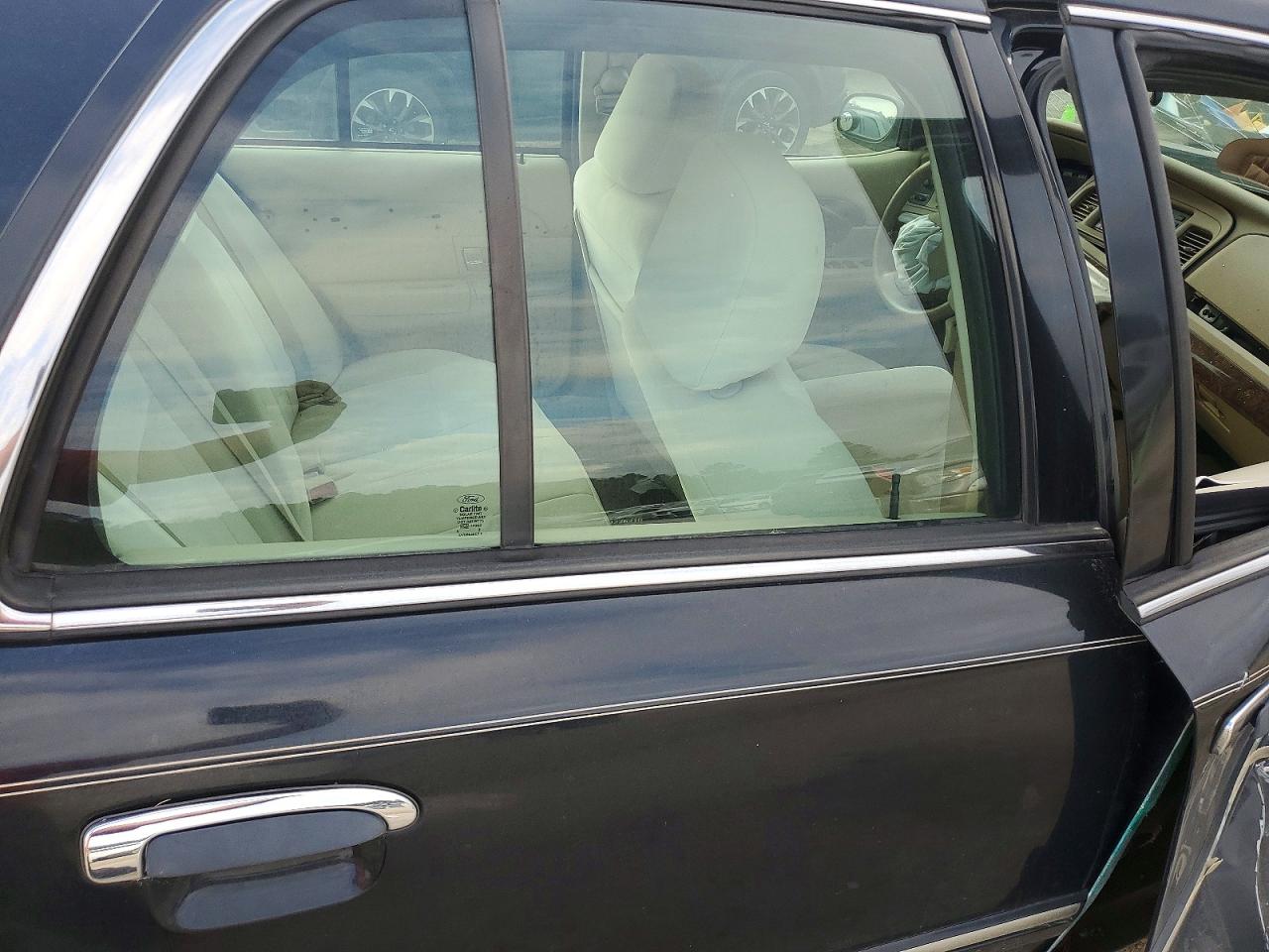 2007 MERCURY GRAND MARQUIS GS photo 28