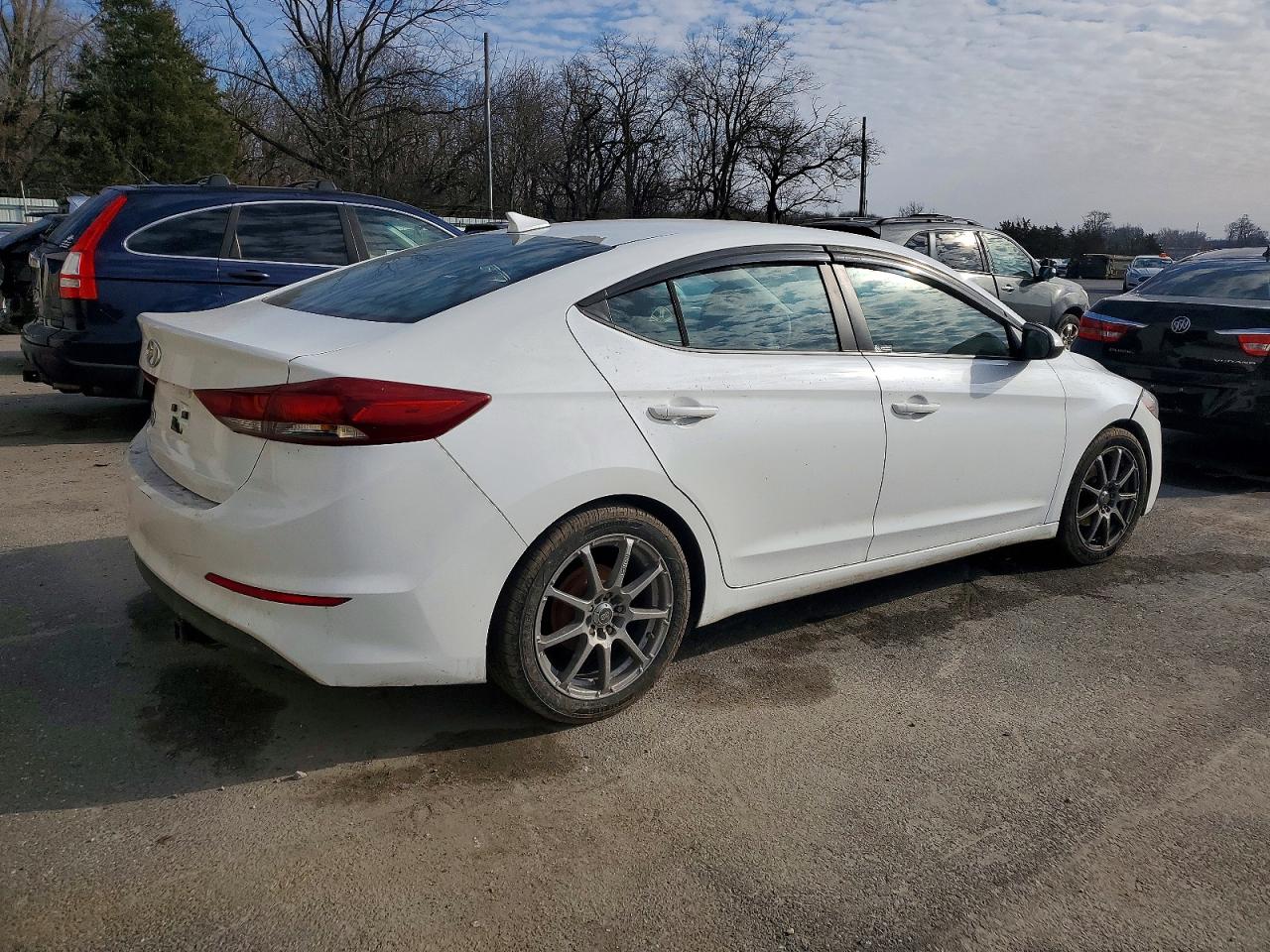2017 HYUNDAI ELANTRA SE photo 5