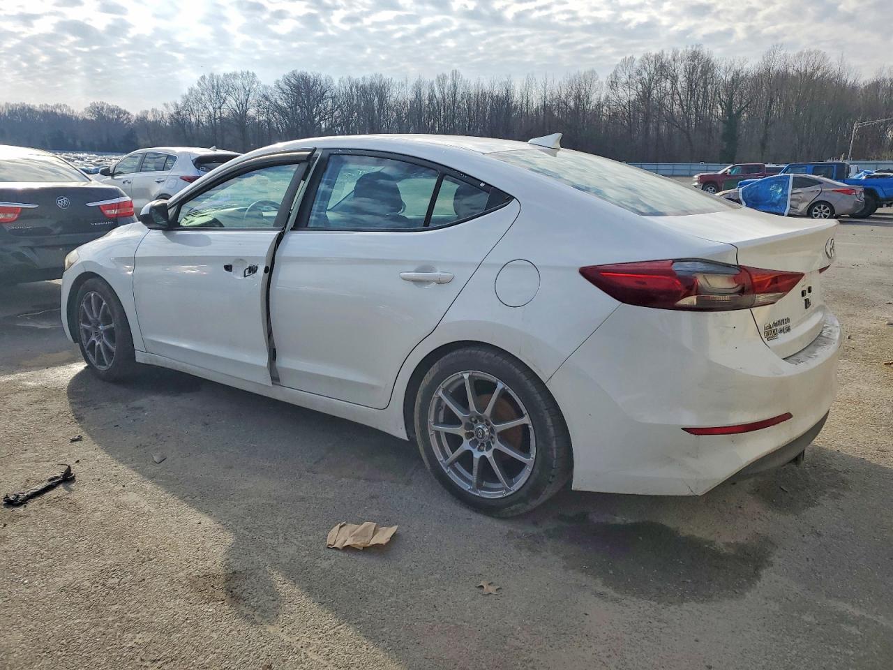 2017 HYUNDAI ELANTRA SE photo 3
