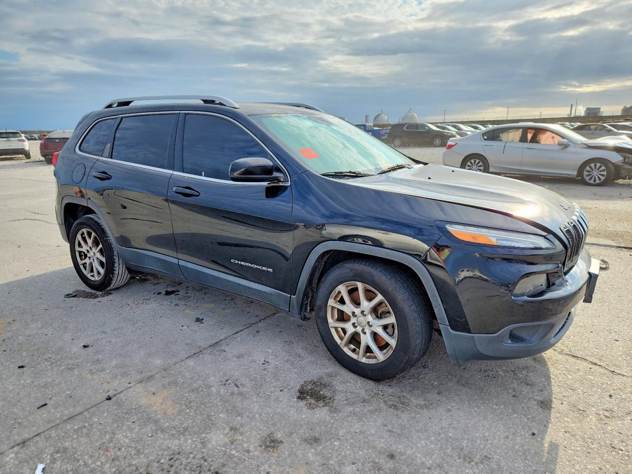 2017 JEEP CHEROKEE LATITUDE photo 4