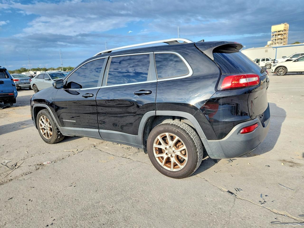 2017 JEEP CHEROKEE LATITUDE photo 2