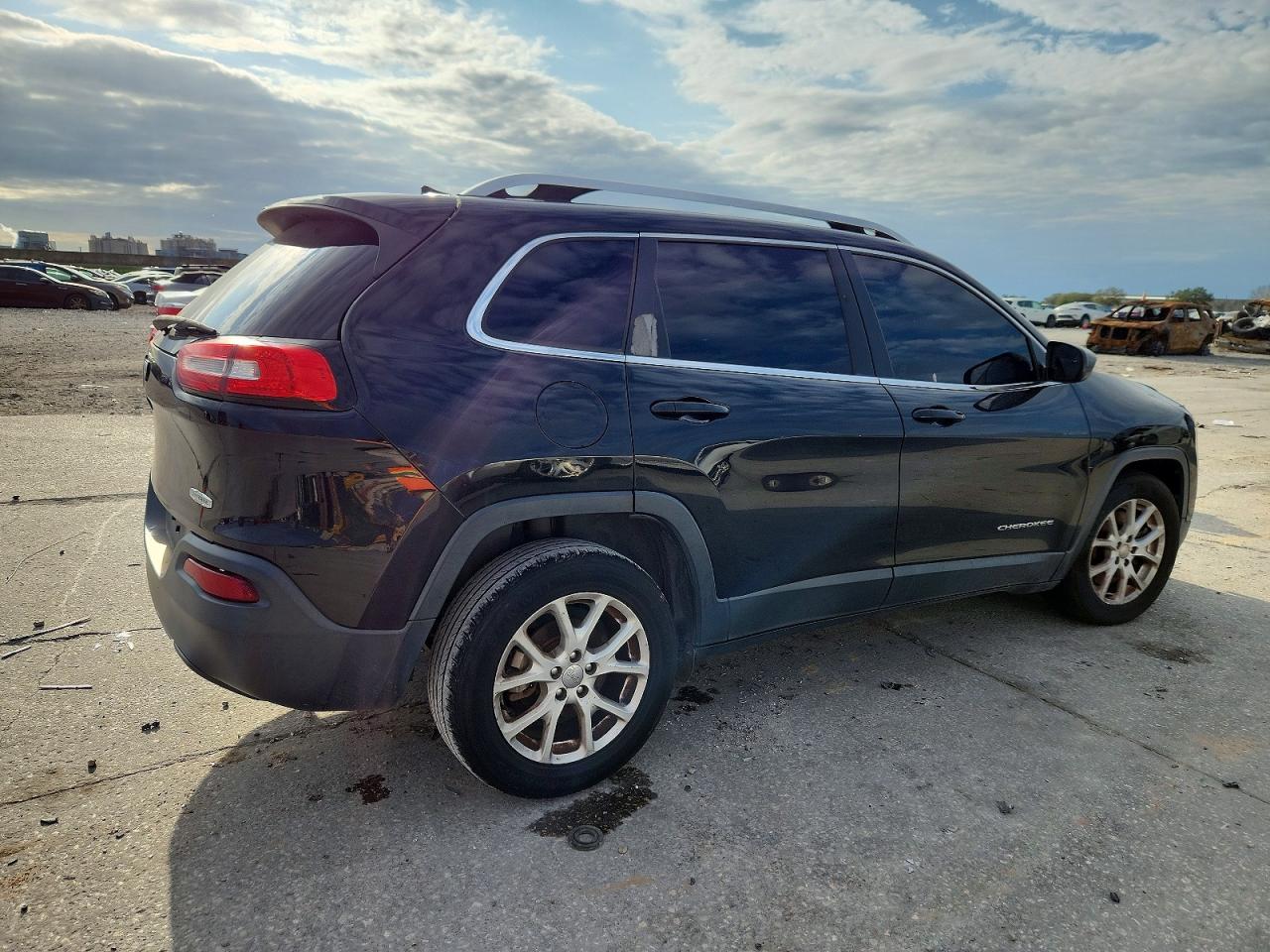 2017 JEEP CHEROKEE LATITUDE photo 3