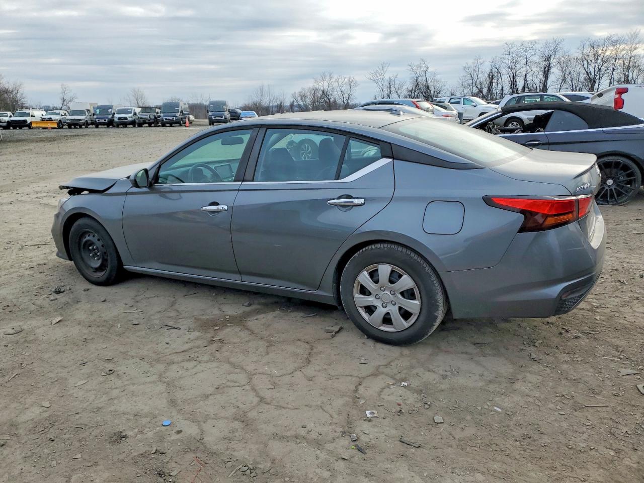 2019 NISSAN ALTIMA S photo 2