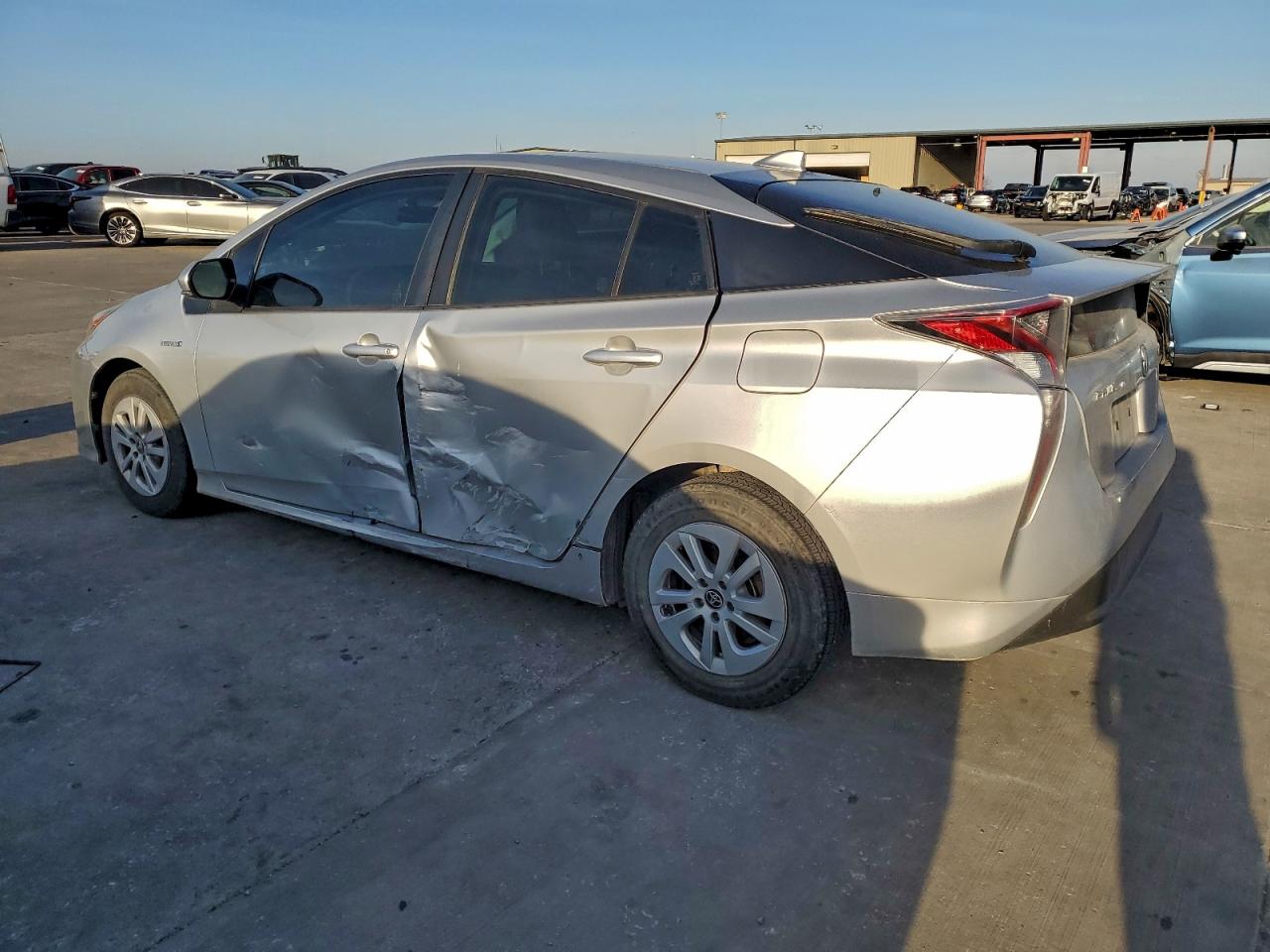 2016 TOYOTA PRIUS photo 2