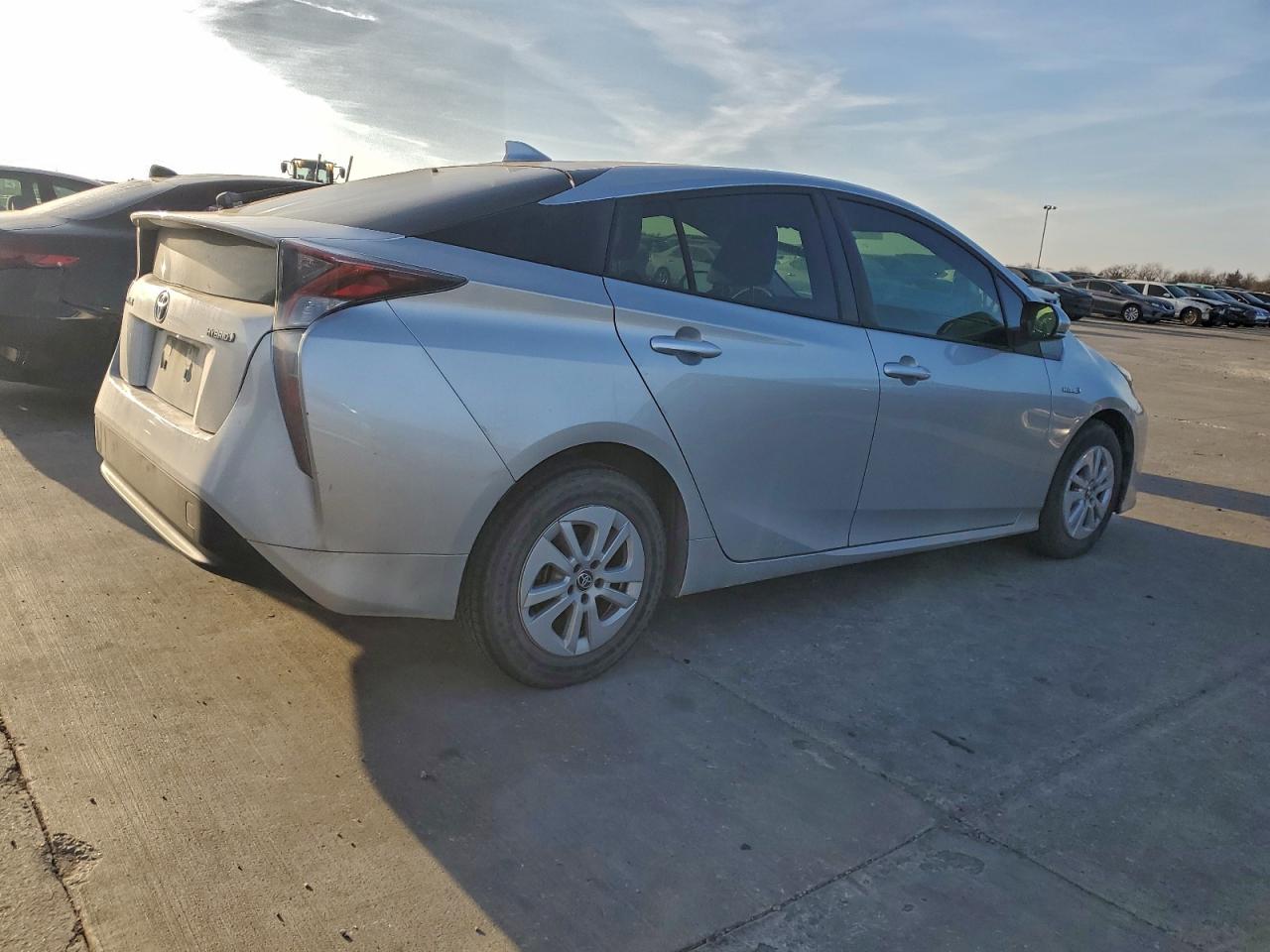 2016 TOYOTA PRIUS photo 3