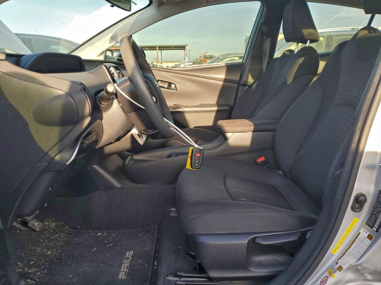 2016 TOYOTA PRIUS photo 7