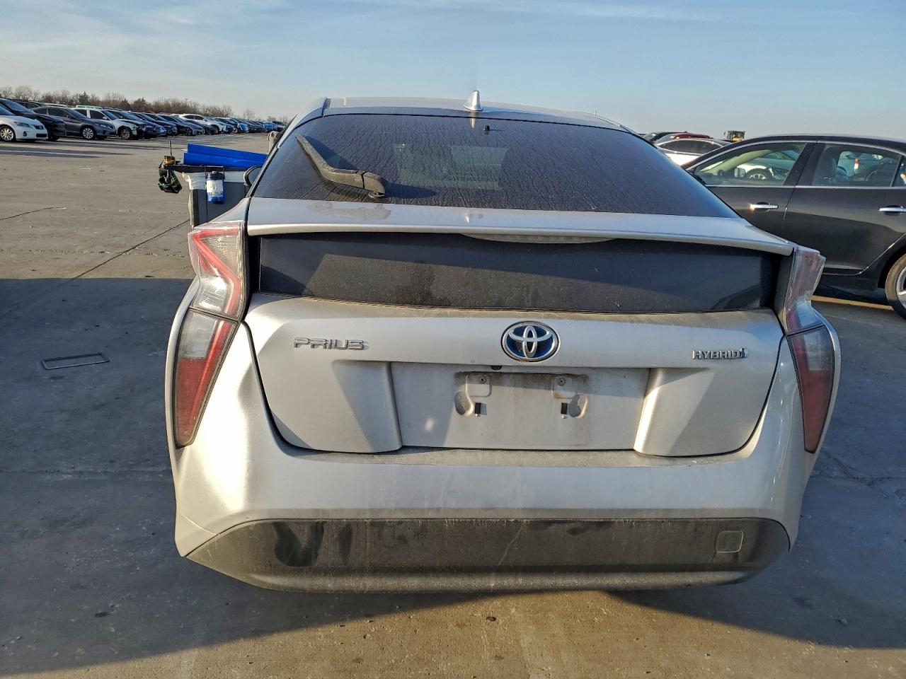 2016 TOYOTA PRIUS photo 6