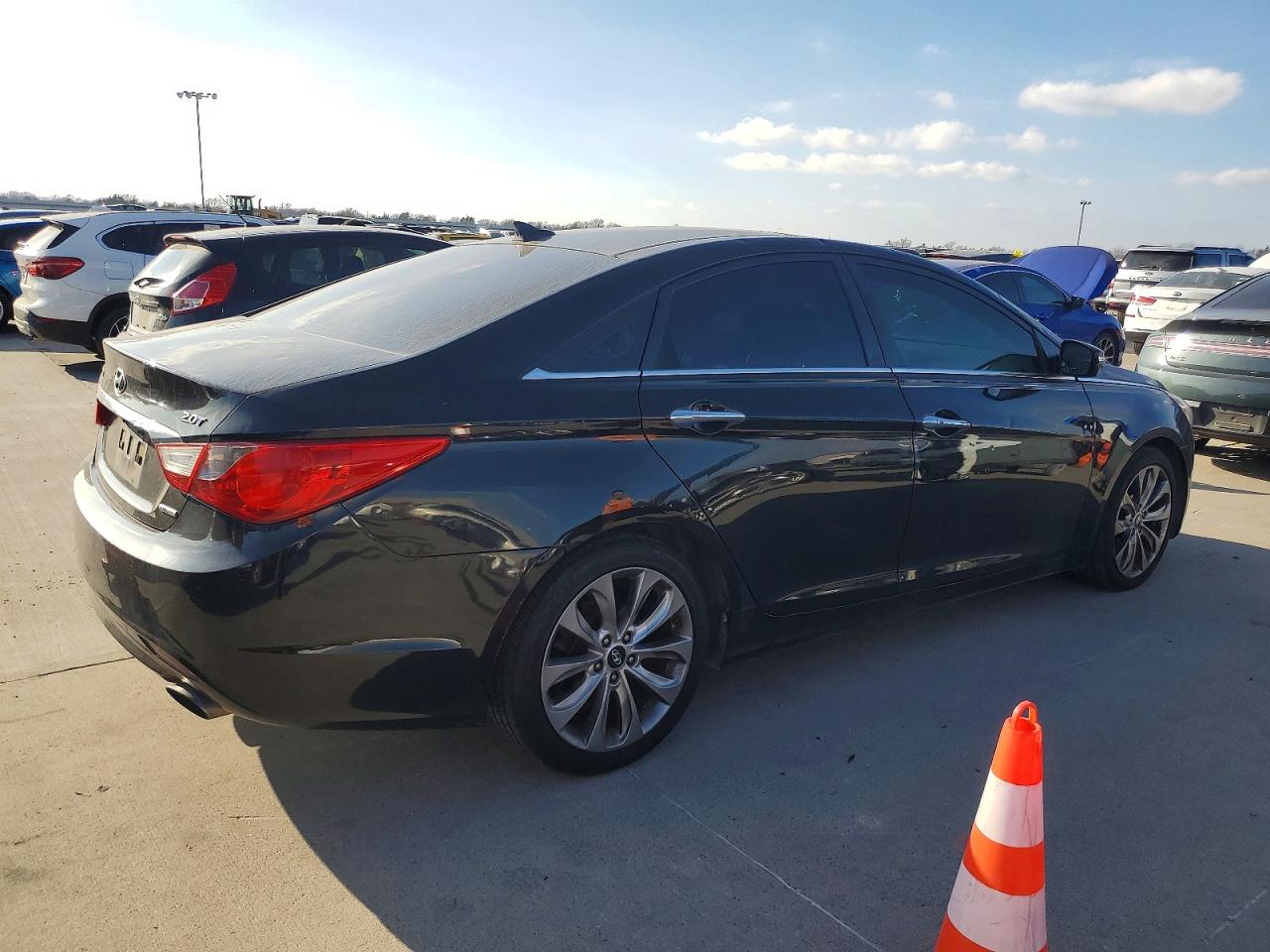 2012 HYUNDAI SONATA SE photo 3
