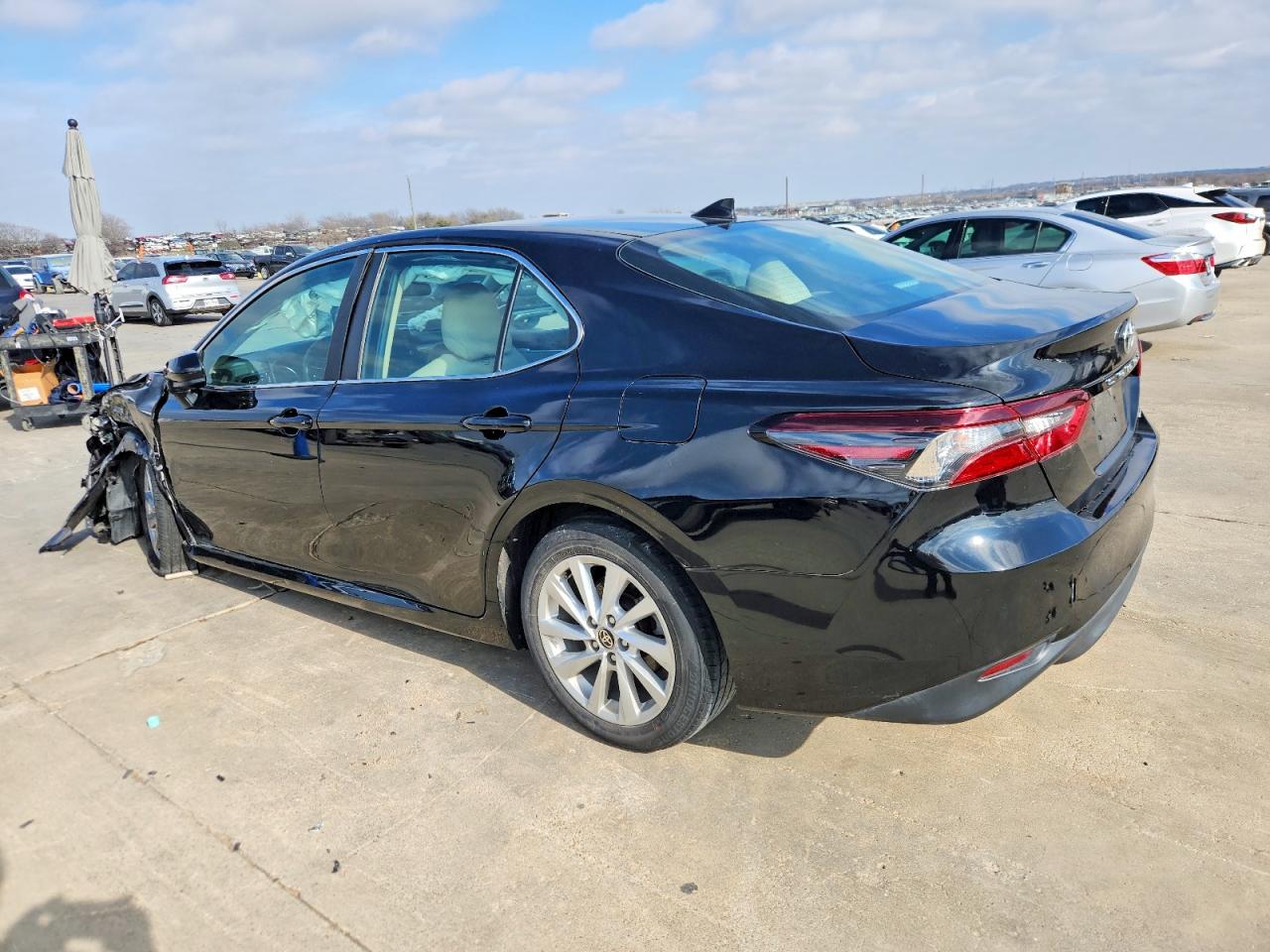2023 TOYOTA CAMRY LE photo 4