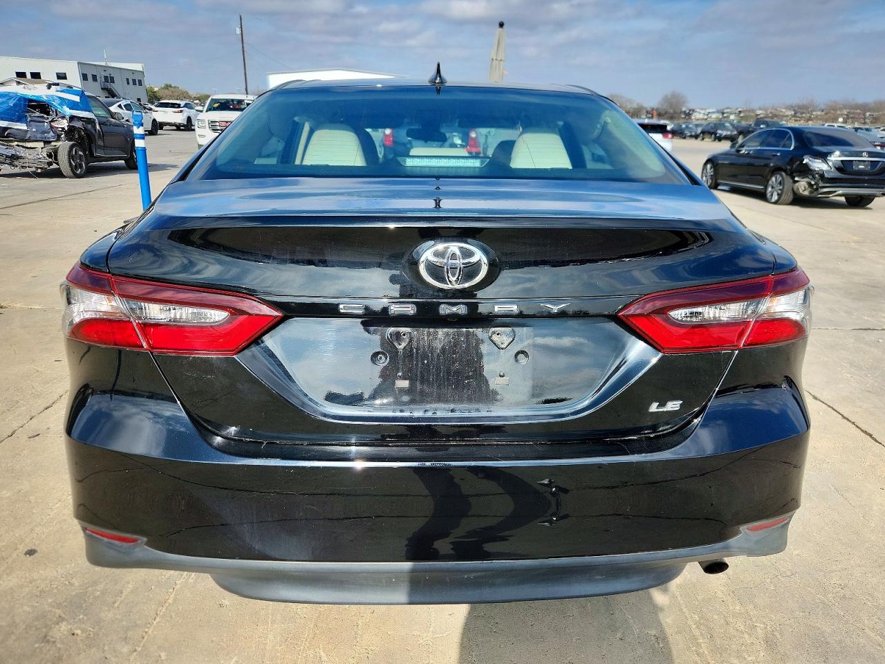 2023 TOYOTA CAMRY LE photo 16