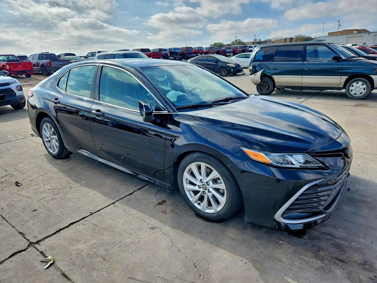 2023 TOYOTA CAMRY LE photo 10