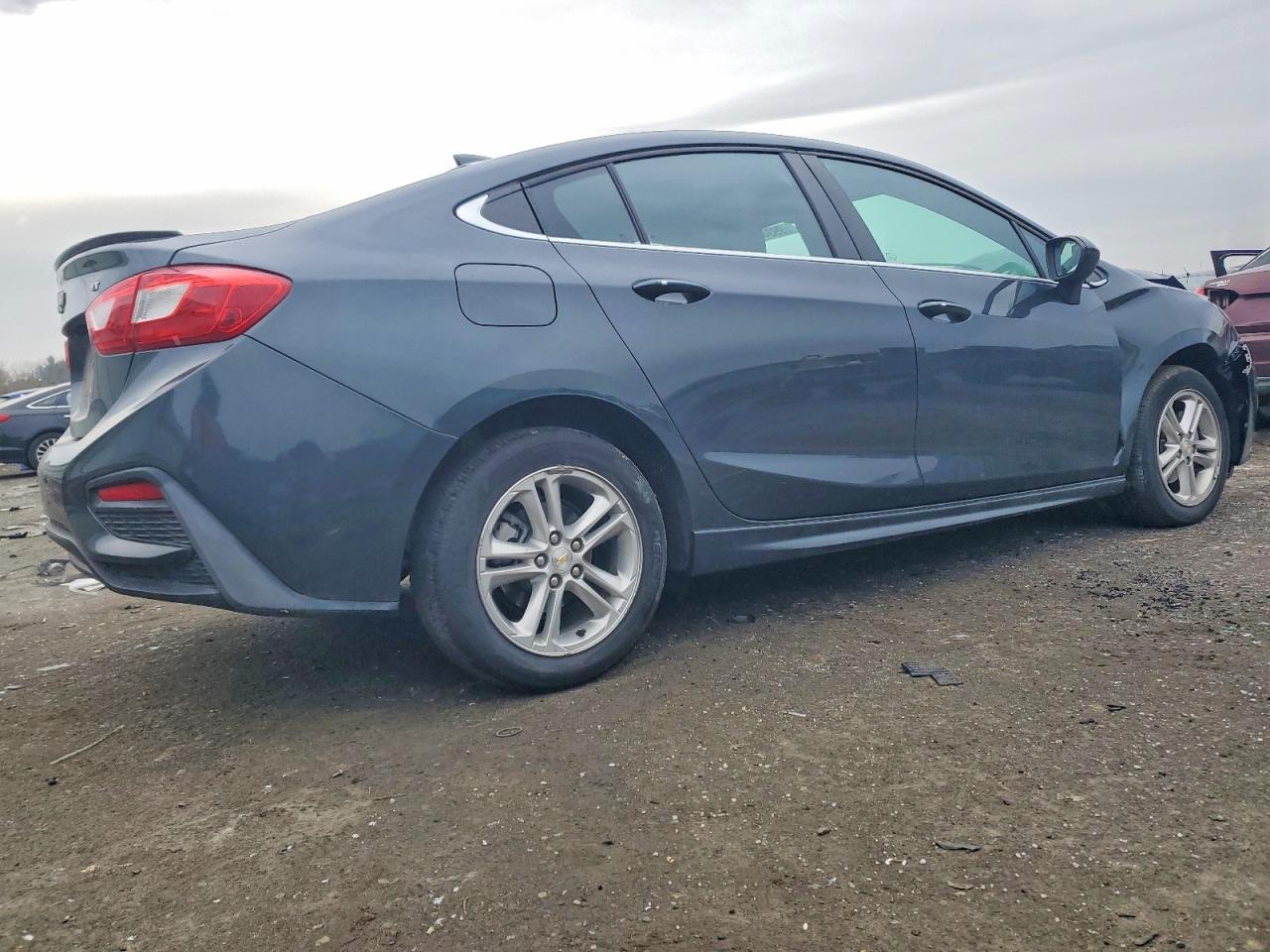 2017 CHEVROLET CRUZE LT photo 3