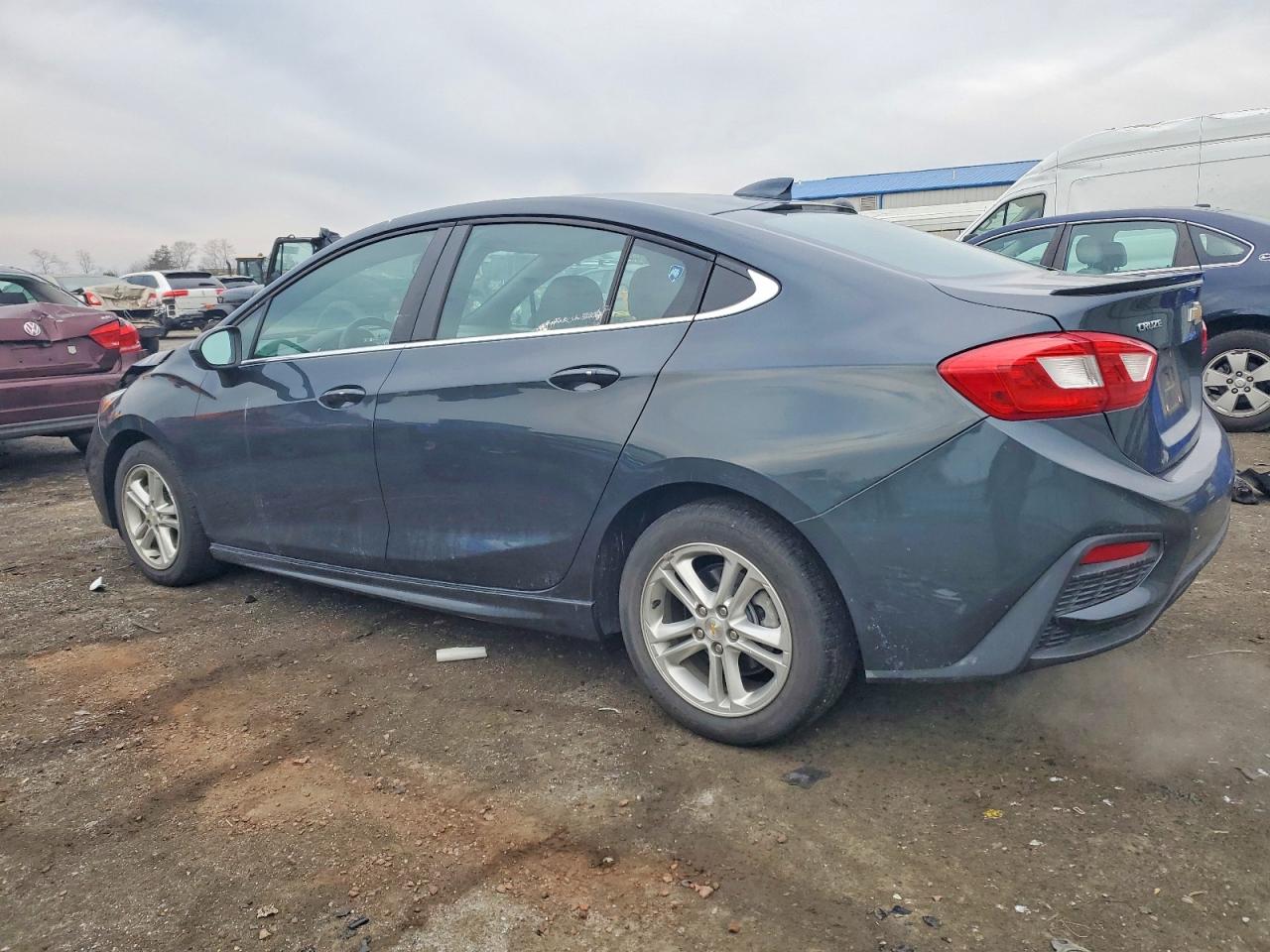 2017 CHEVROLET CRUZE LT photo 2