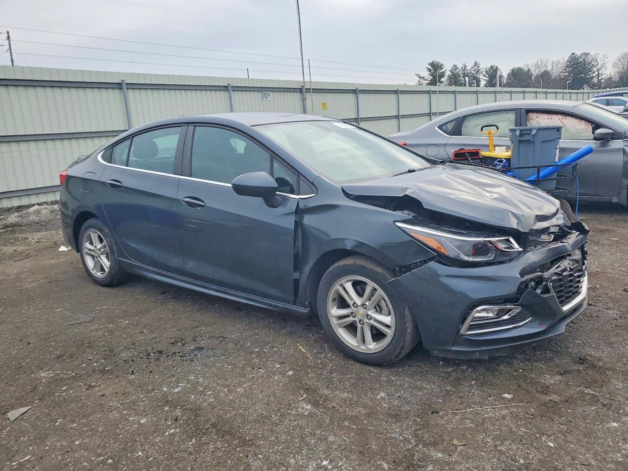 2017 CHEVROLET CRUZE LT photo 4