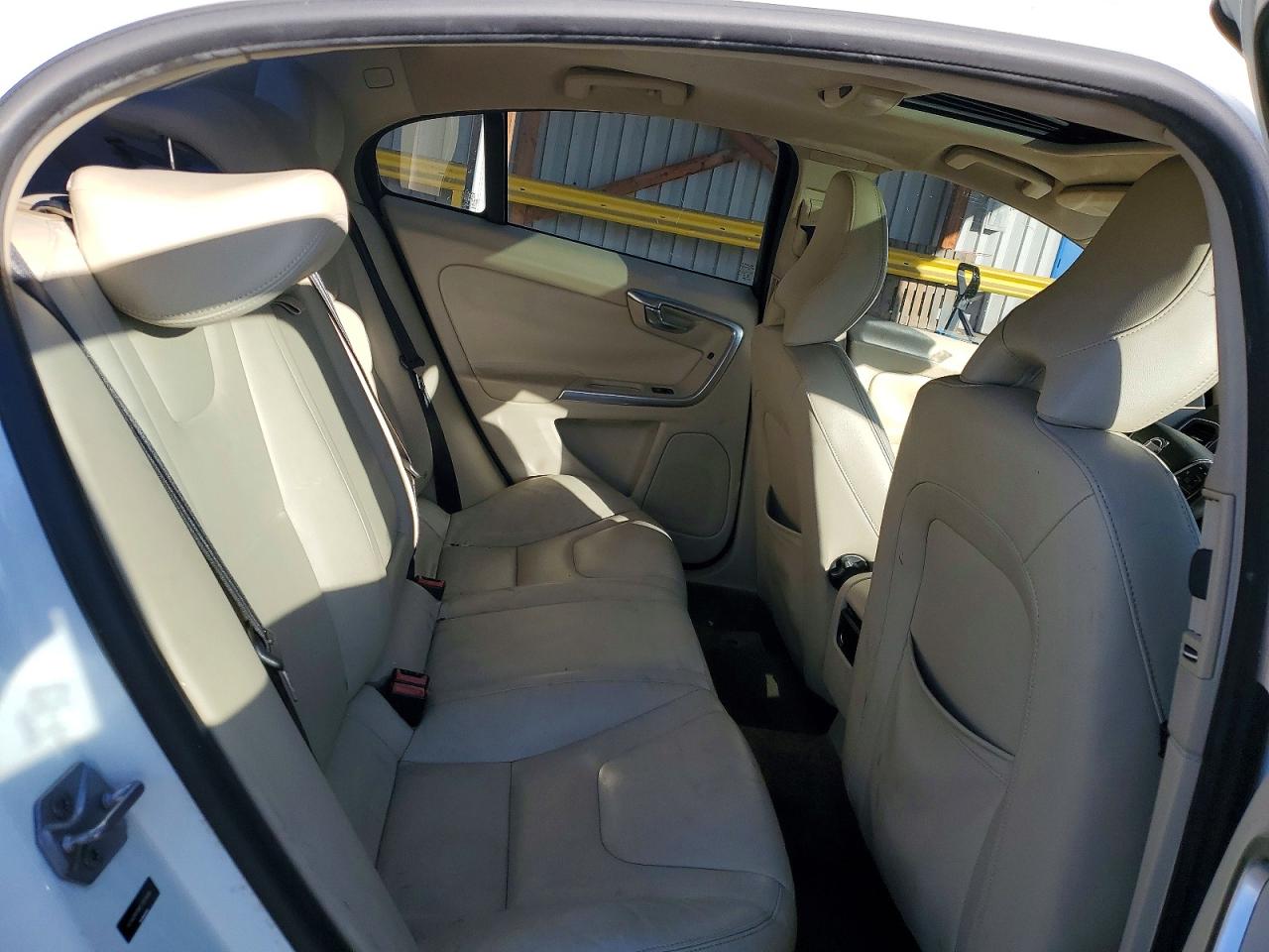 2015 VOLVO S60 PREMIER photo 28