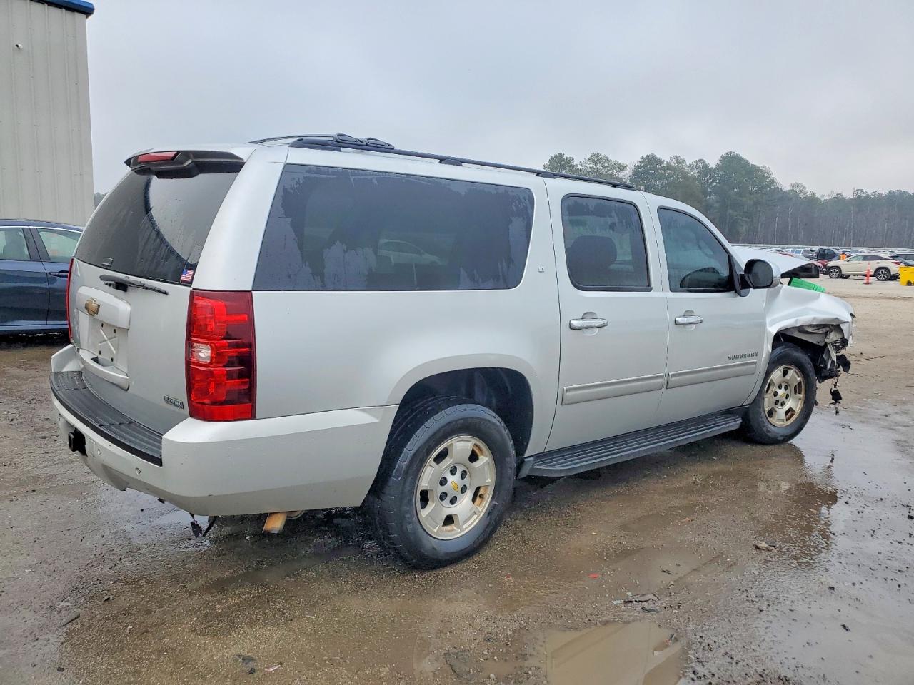 2011 CHEVROLET SUBURBAN C1500 LT photo 3